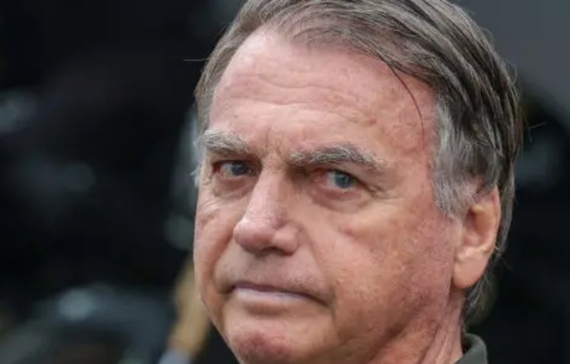 Defesa diz que Bolsonaro não usou celular durante visita de Nikolas