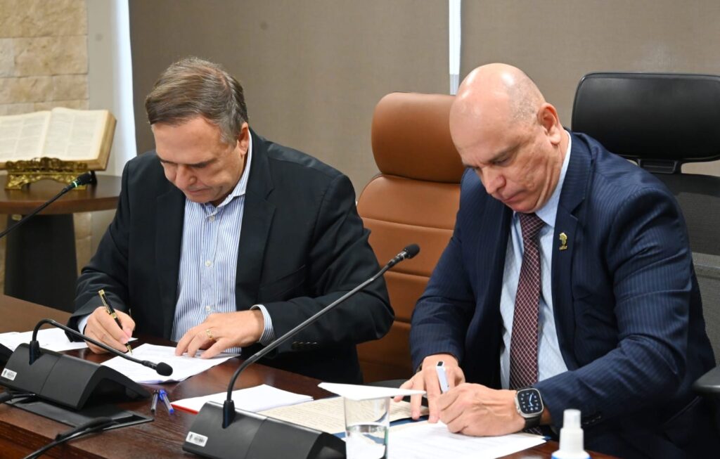 Mabel assina convênio com TJ-GO para cobrança de créditos municipais