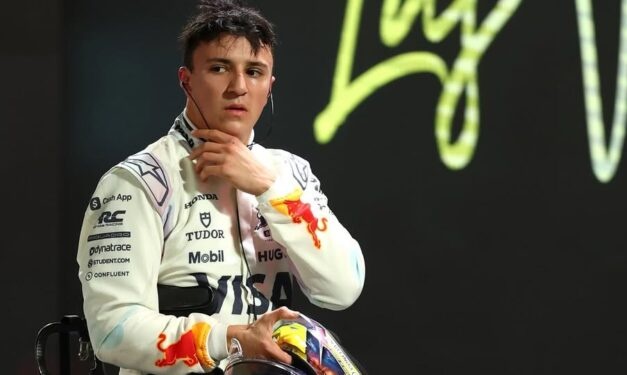Hadjar vai ser companheiro de Verstappen na Red Bull e RB anuncia novato Arvid Lindblad na F-1