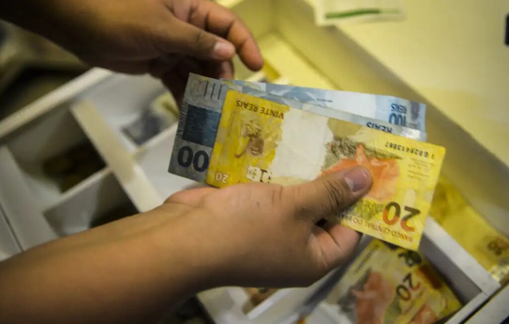 Prazo para sacar abono salarial acaba nesta segunda-feira (29/12)