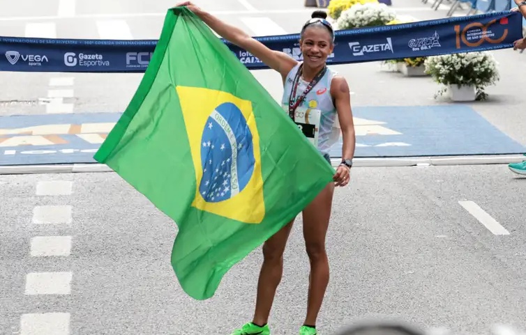 Atleta da Tanzânia vence São Silvestre e Nubia de Oliveira chega em 3º