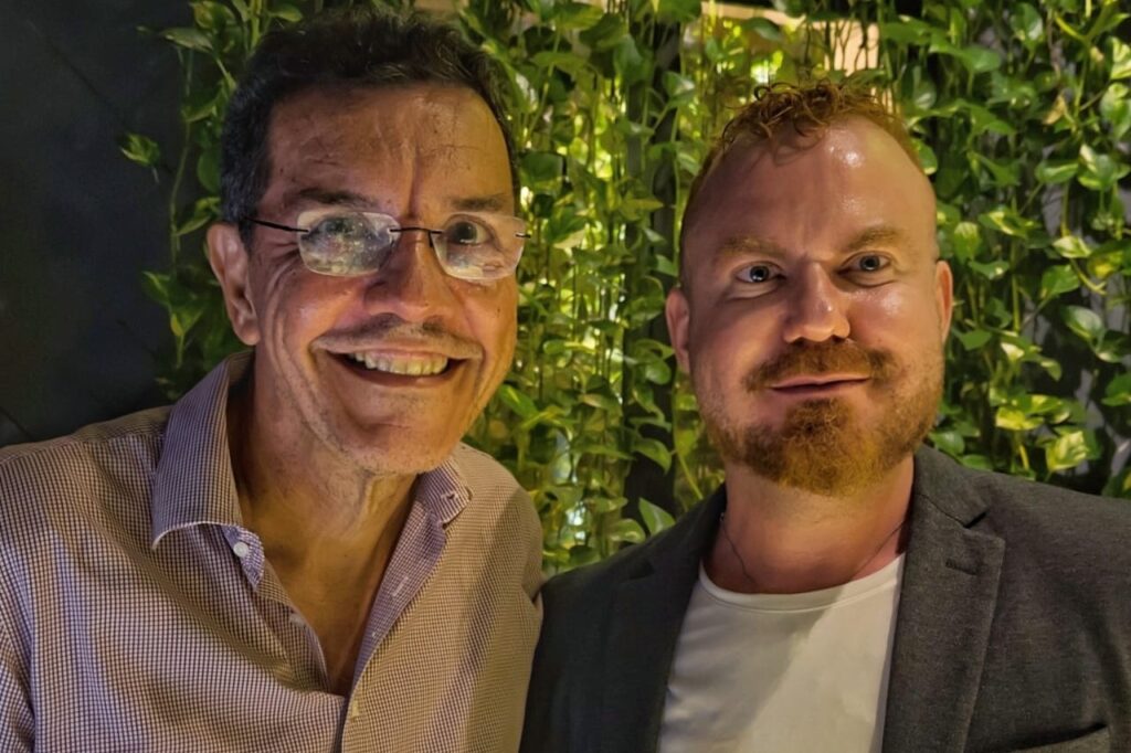 Publicitário André Pupulin lança livro de contos em noite de autógrafos; veja como foi