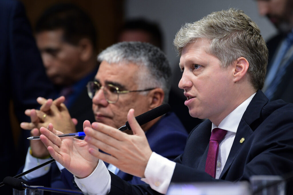 Parlamentares pedem prorrogação da CPI do INSS por mais quatro meses