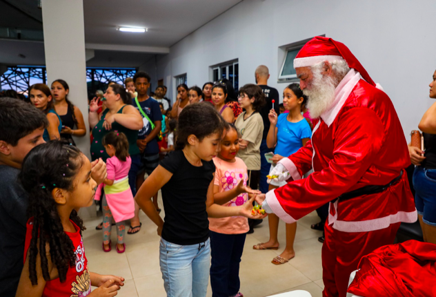 Prefeitura de Trindade inicia entrega de brinquedos do Natal com distribuição de vouchers nas escolas (foto: Prefeitura de Trindade)
