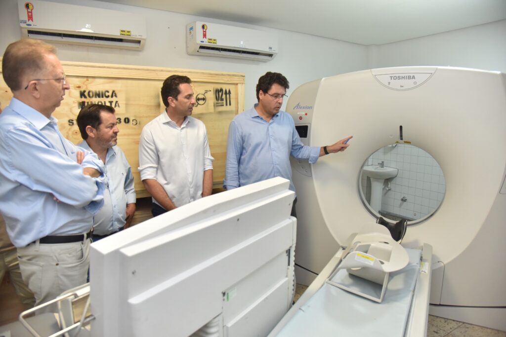 Leandro Vilela vistoria funcionamento da Maternidade Municipal de Aparecida de Goiânia