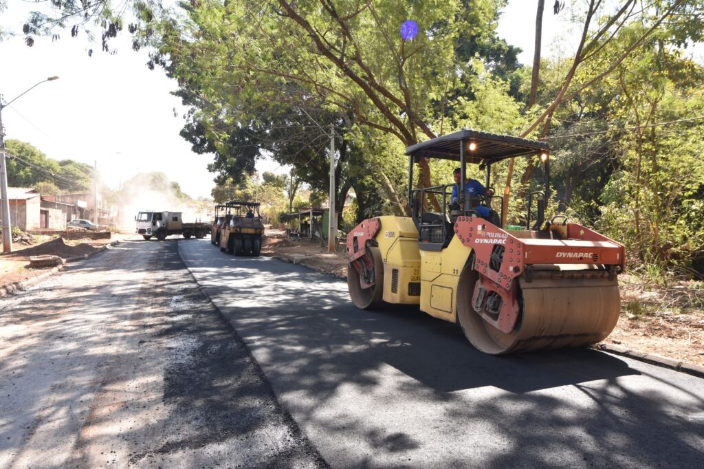 Máquinas trabalhando no Setor Pedro Ludovico (Foto: divulgação)