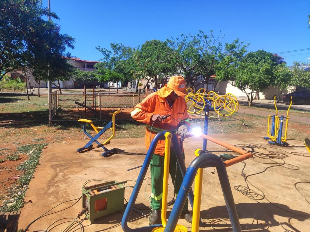 Profissional da Comurg (Foto: Luciano Magalhães)