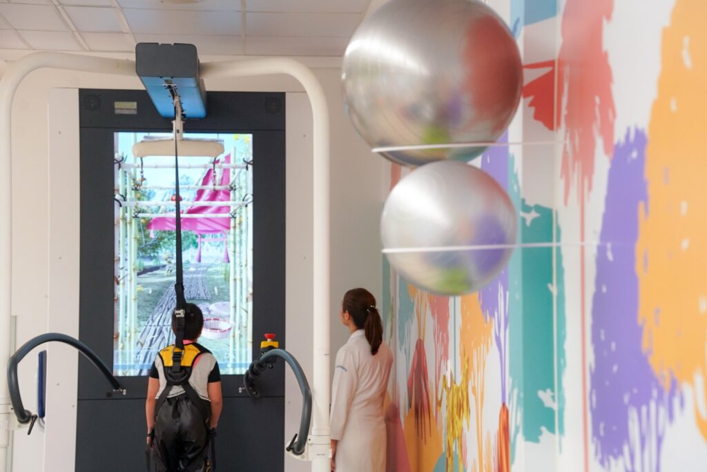 Robôs suíços ajudam crianças com câncer a recuperar movimentos no Cora (foto: Iron Braz)