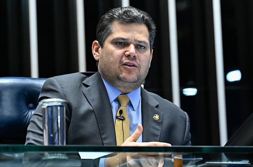 Alcolumbre adia sabatina de Messias para vaga no STF