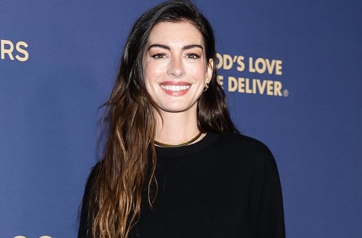 Anne Hathaway revela que canção brasileira foi a sua mais ouvida em 2025 e cita jogador em post