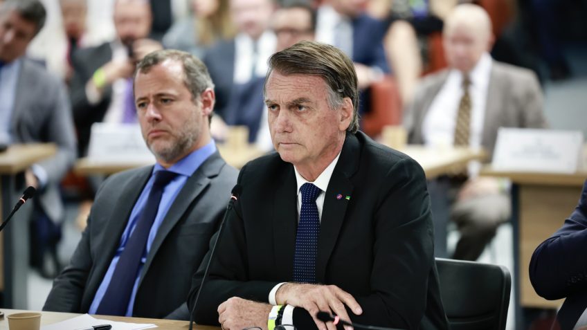 Bolsonaro vai depor à PF sobre origem de objetos e documentos encontrados em cofres no Alvorada