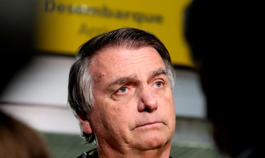 Moraes autoriza cirurgia de Bolsonaro no Natal