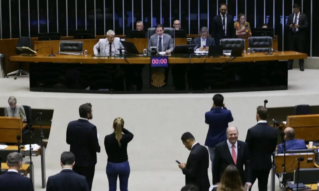 Bolsonaro terá pena reduzida para dois anos e quatro meses com PL da Dosimetria, diz relator