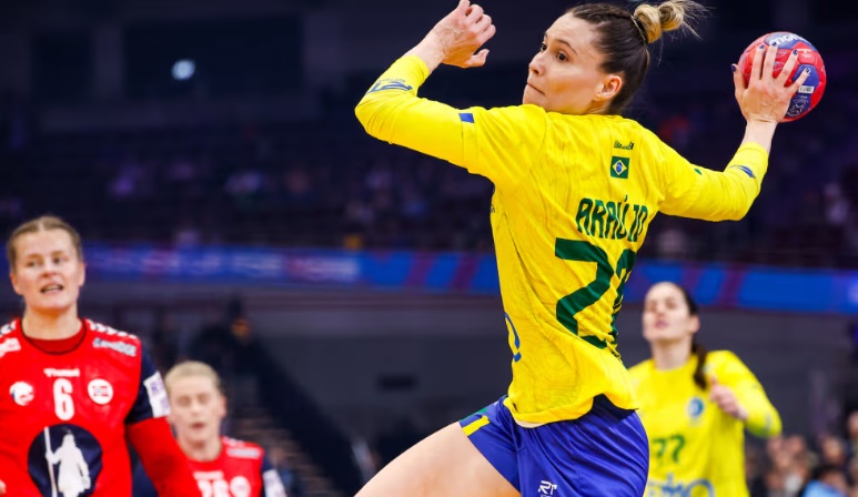 Brasil perde para Noruega no Mundial feminino de handebol e encara a Alemanha nas quartas