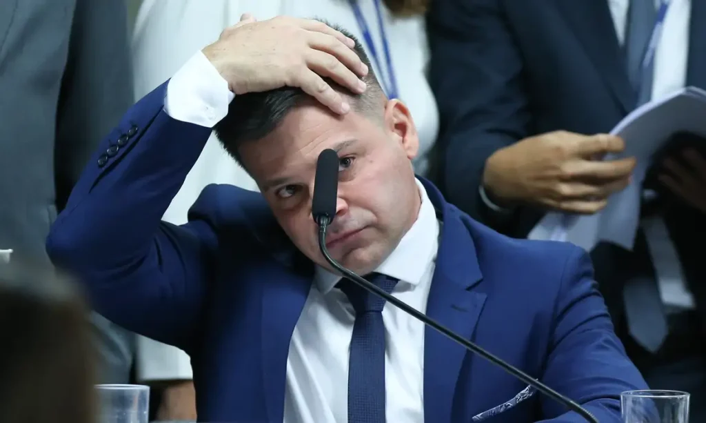 Moraes determina prisão preventiva de Silvinei Vasques, ex-diretor-geral da PRF