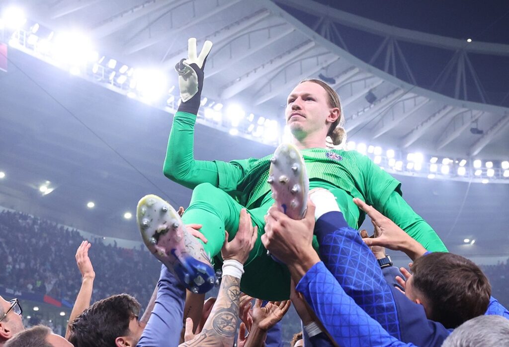 Goleiro do PSG sofreu fratura na mão durante final contra o Flamengo