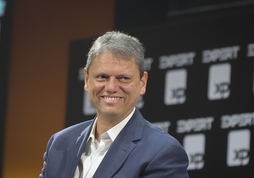 Moraes autoriza visita de Tarcísio a Bolsonaro, nesta quinta (22), em prisão de Brasília