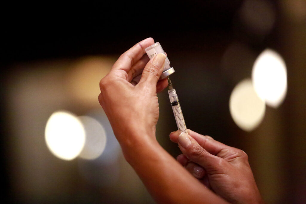 Trump assina memorando para rever calendário de vacinação infantil