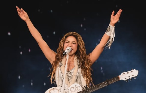 Shakira conquista o posto de artista latina com maior bilheteria em turnê