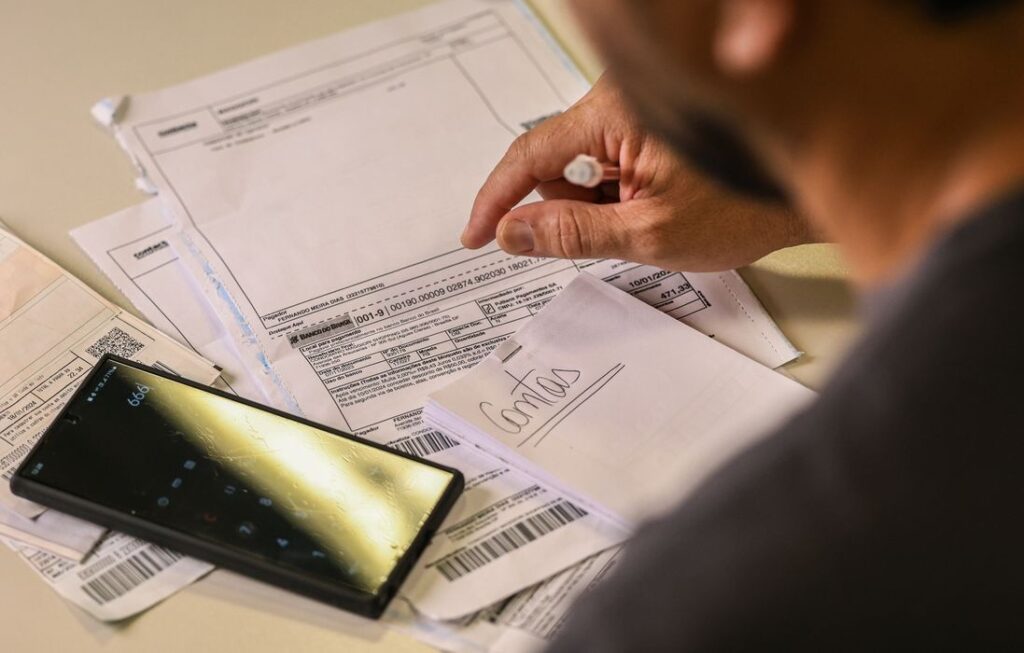 Salário mínimo de R$ 1.621 começa a valer nesta quinta-feira (1)