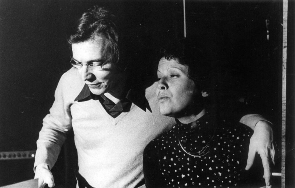 Cine Ferroviário de Pires do Rio exibe documentário sobre Elis Regina e Tom Jobim