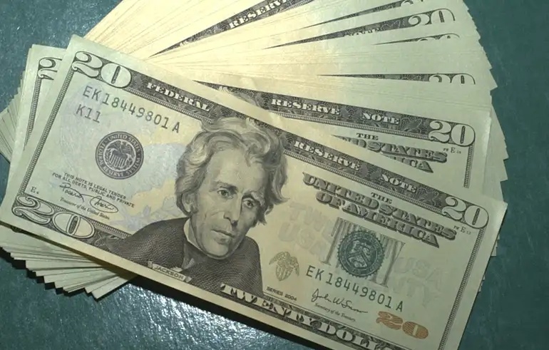 Dólar sobe para R$ 5,24 após indicação de Trump ao BC dos EUA