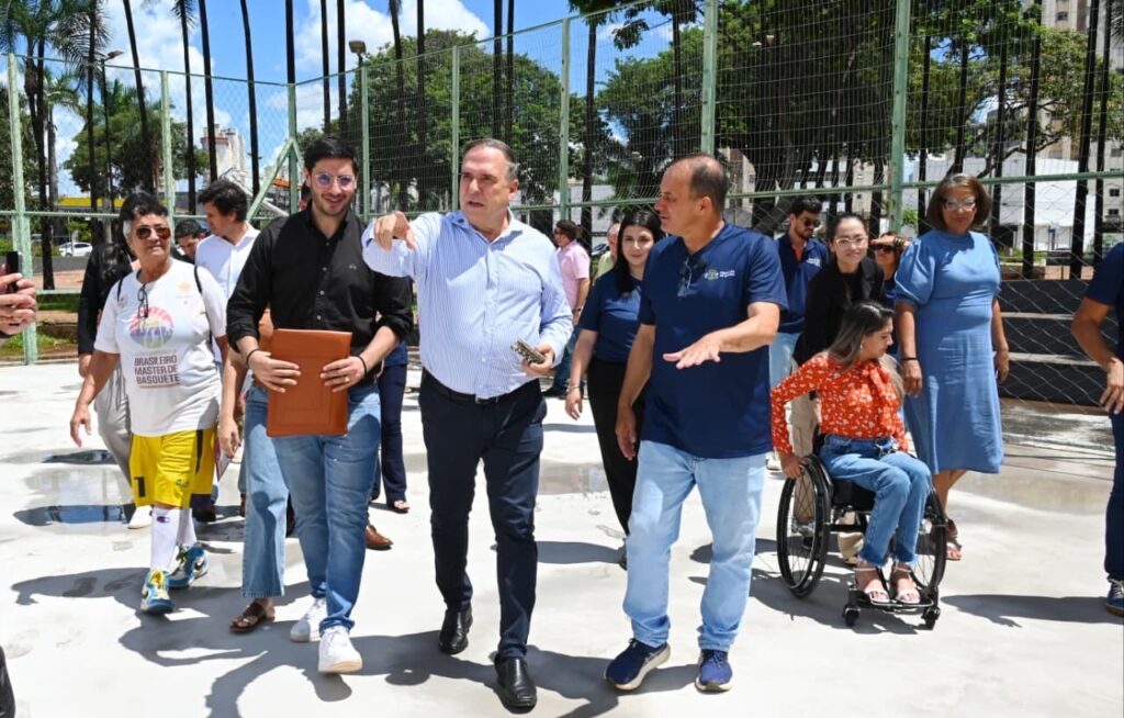 Mabel entrega revitalização da Praça Botafogo em Goiânia