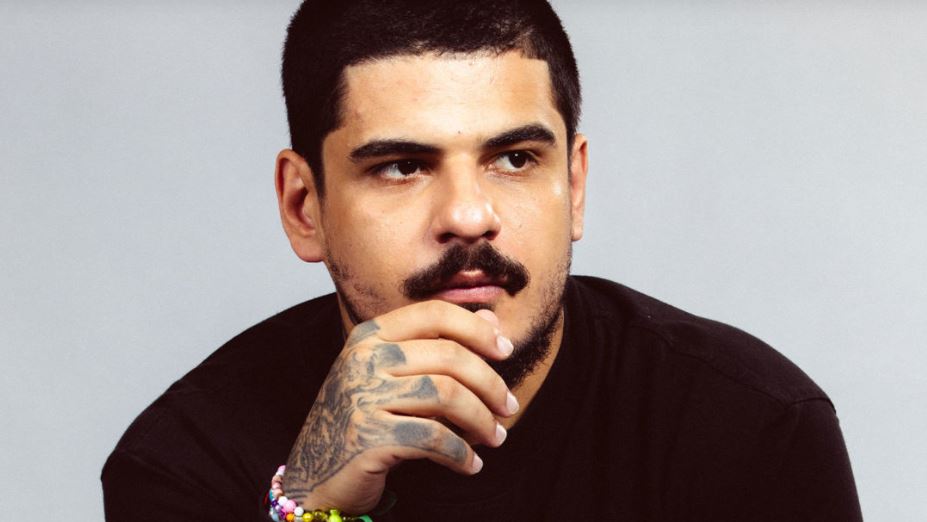 DJ Vintage Cultura agita Goiânia ao som da música eletrônica