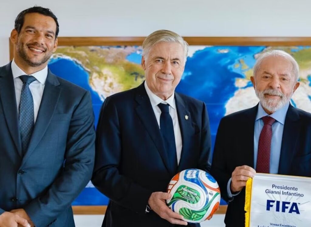 Lula pede que Ancelotti assuma o Corinthians depois de sair da seleção brasileira