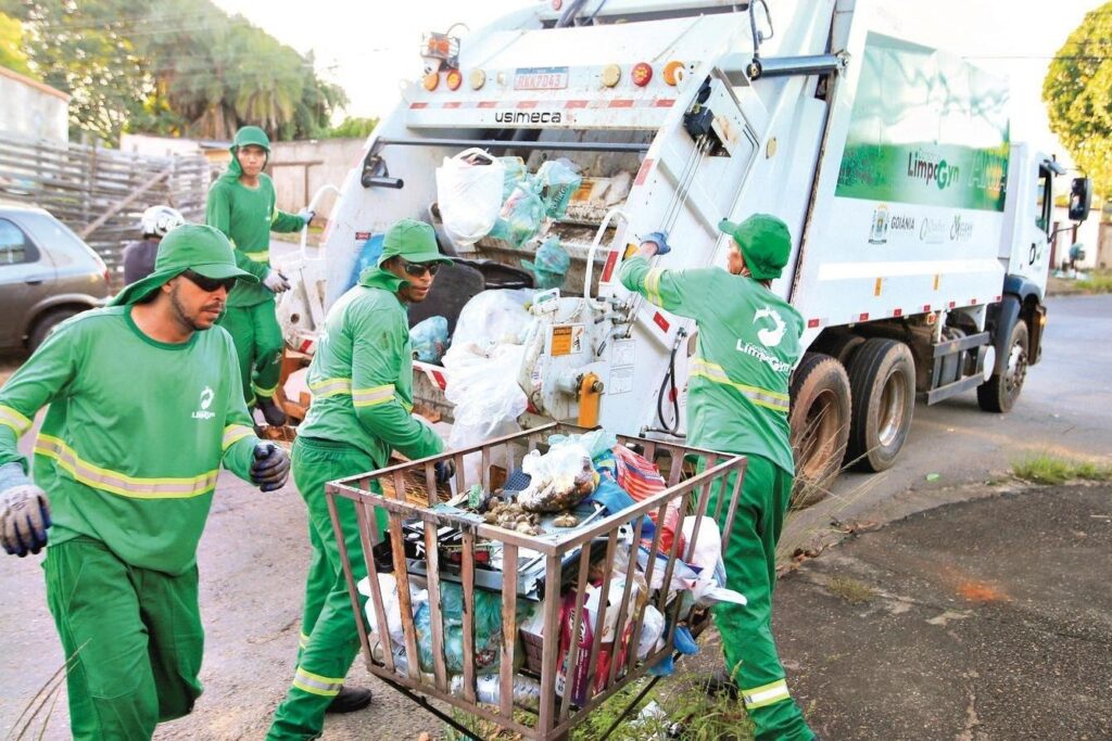 Mabel veta integralmente projeto de lei que acabava com a Taxa do Lixo em Goiânia
