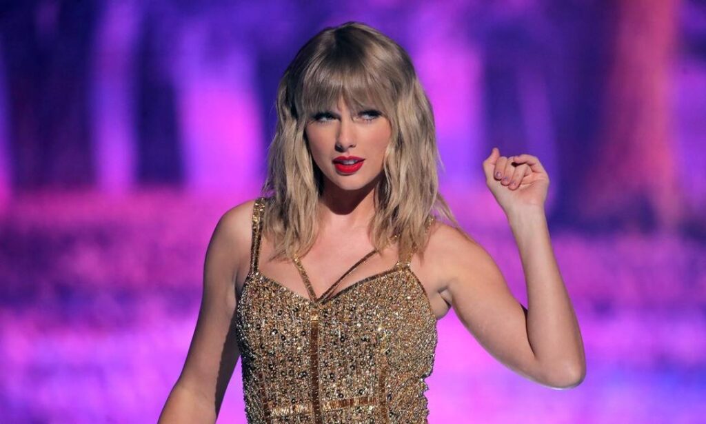 Taylor Swift torna-se mulher mais nova a integrar Hall da Fama de Compositores