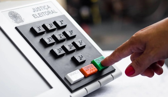 Cláusula de barreira ameaça 11 partidos no Brasil e provoca movimentações em Goiás