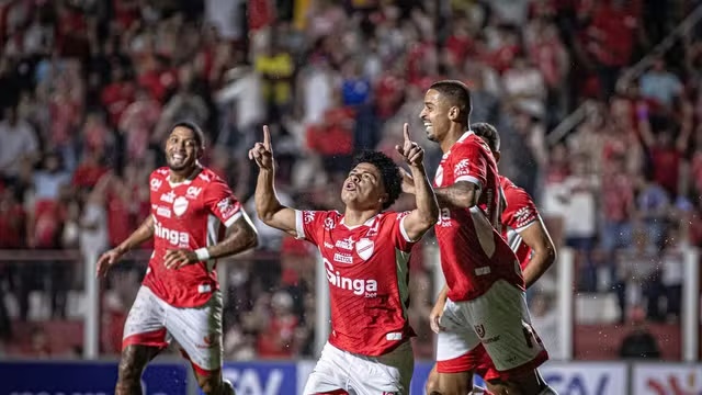 Vila Nova bate a Anapolina por 3 a 2 em Goiânia