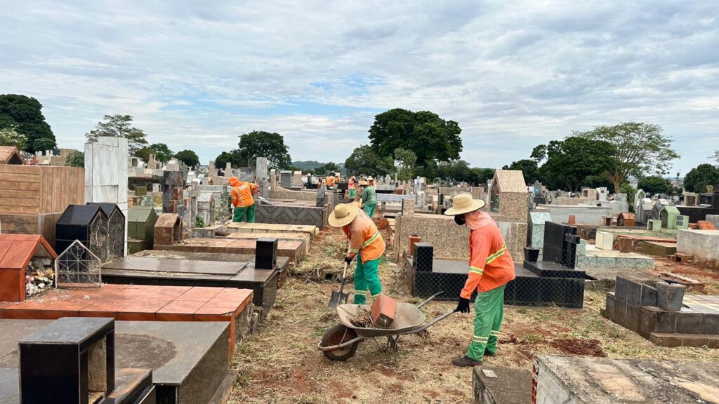 Comurg intensifica operação de zeladoria nos cemitérios de Goiânia