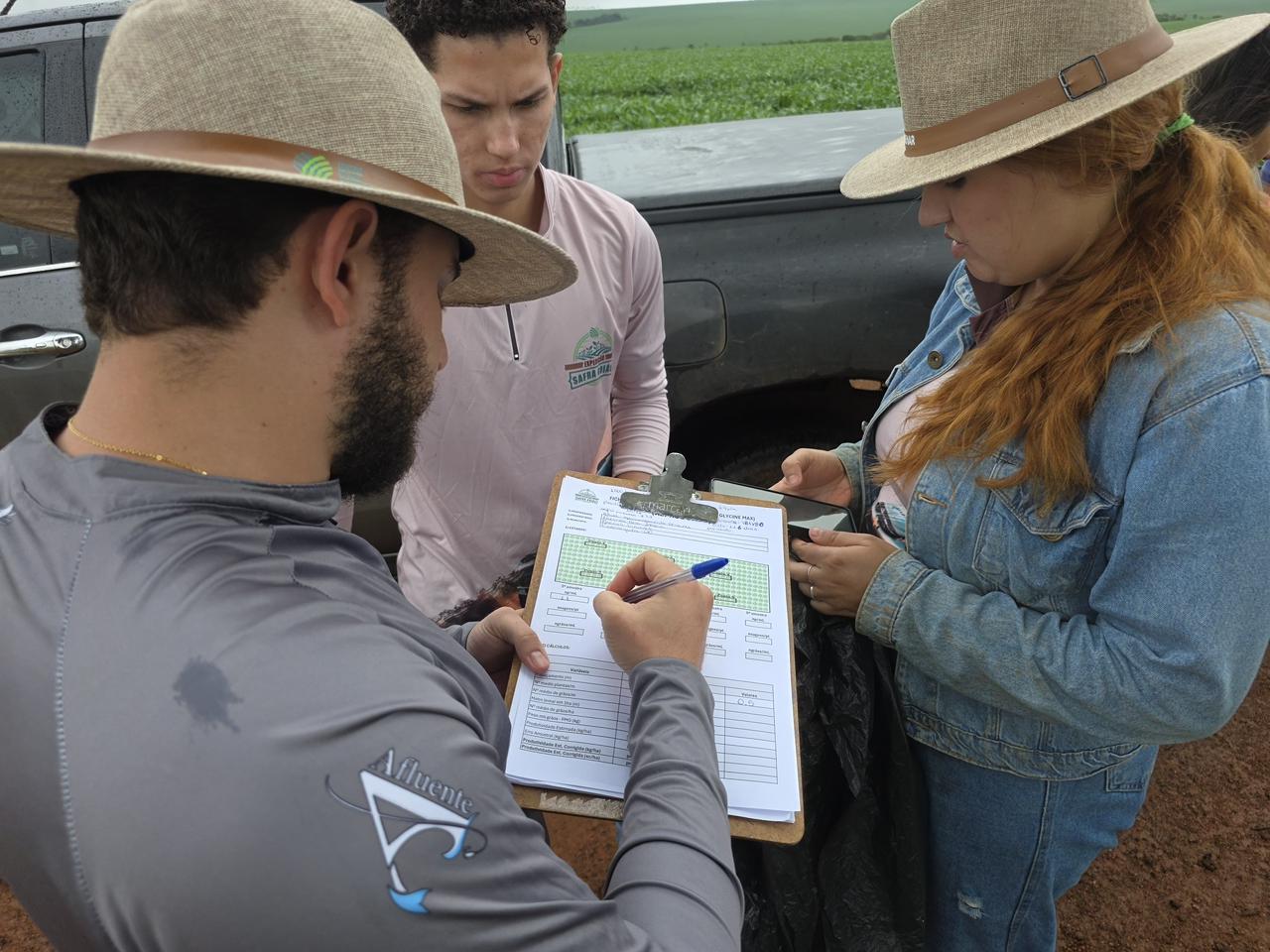 Técnicos fazem coleta de dados (Foto: divulgação)