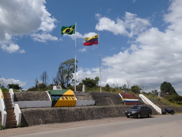 Brasileiros retidos na fronteira com a Venezuela conseguem voltar ao País