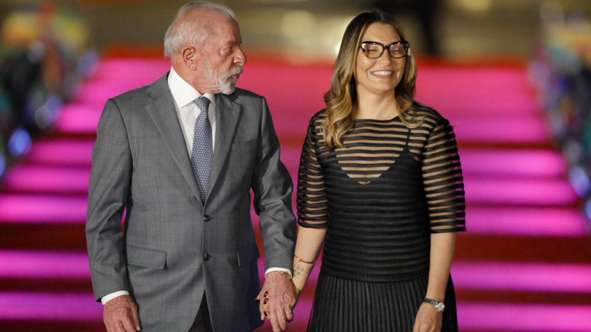 Justiça rejeita pedido de anulação de honraria concedida por Lula a Janja