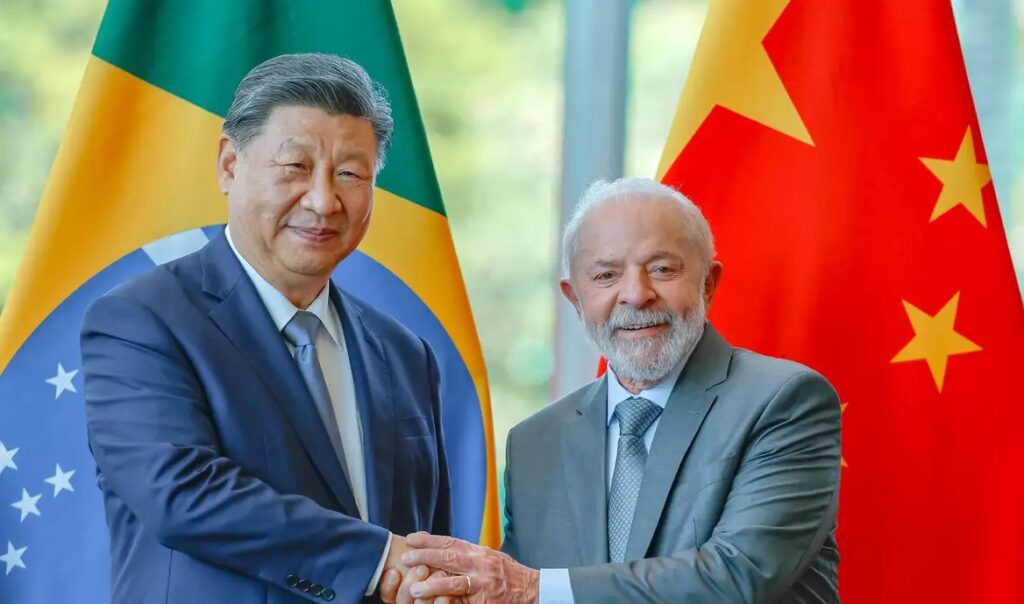 Lula e Xi Jinping conversam por telefone sobre cooperação entre o Brasil e a China