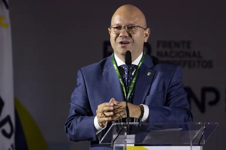 Lula define Olavo Noleto como substituto de Gleisi Hoffmann na articulação política