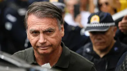 Bolsonaro pede autorização ao STF para receber Tarcísio e irmão de Michelle na prisão