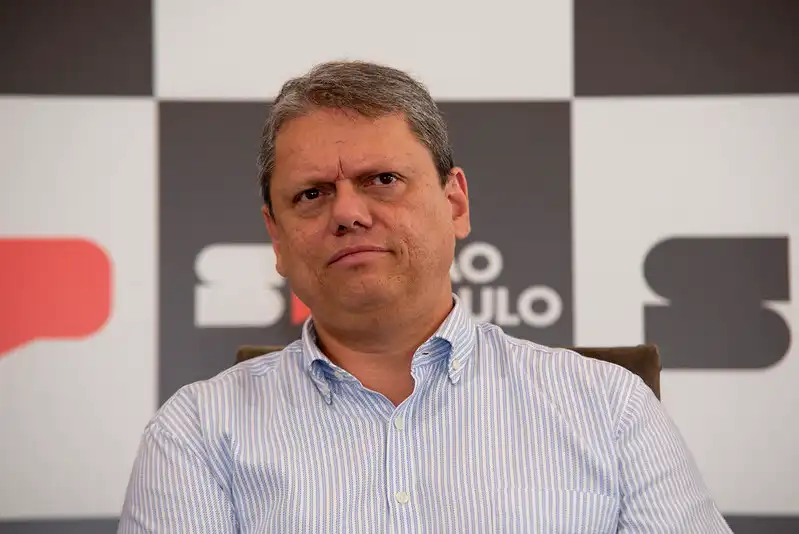 Tarcísio deve visitar Bolsonaro na Papudinha nesta quinta após adiar encontro