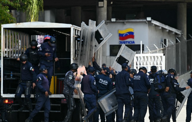 Venezuela liberta presos por razões políticas, incluindo estrangeiros