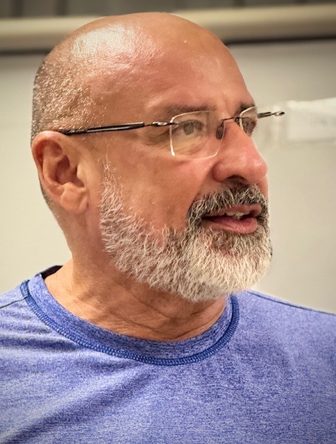 Quando o ódio invade a sala de aula: violência, feminicídio e a negação do Direito em um Estado Democrático