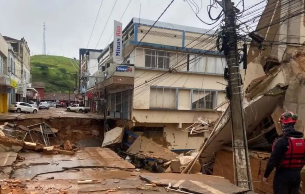 Chuvas deixam 28 mortos e 40 desaparecidos em Minas Gerais