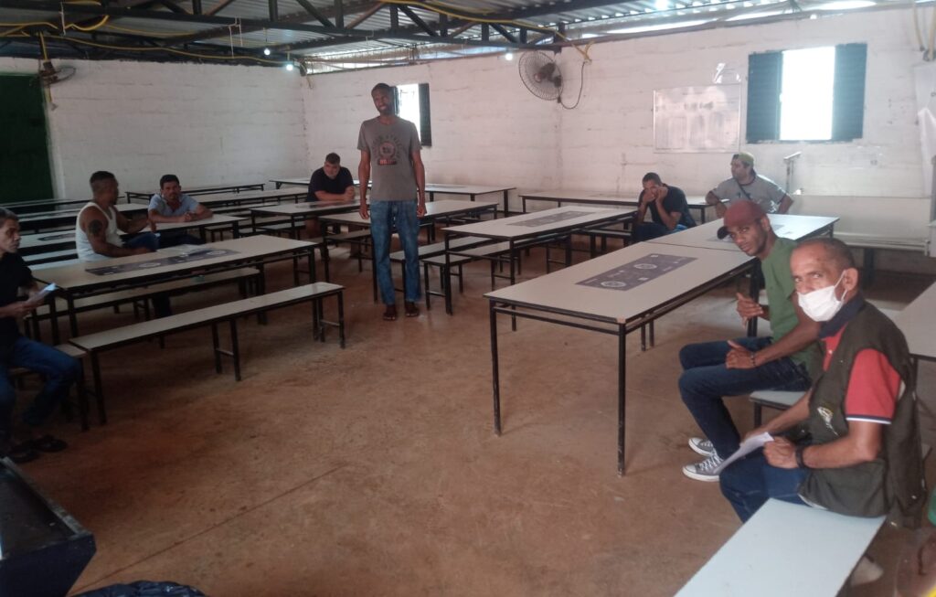 Prefeitura de Goiânia encaminha 16 pessoas em situação de rua para vagas na construção civil