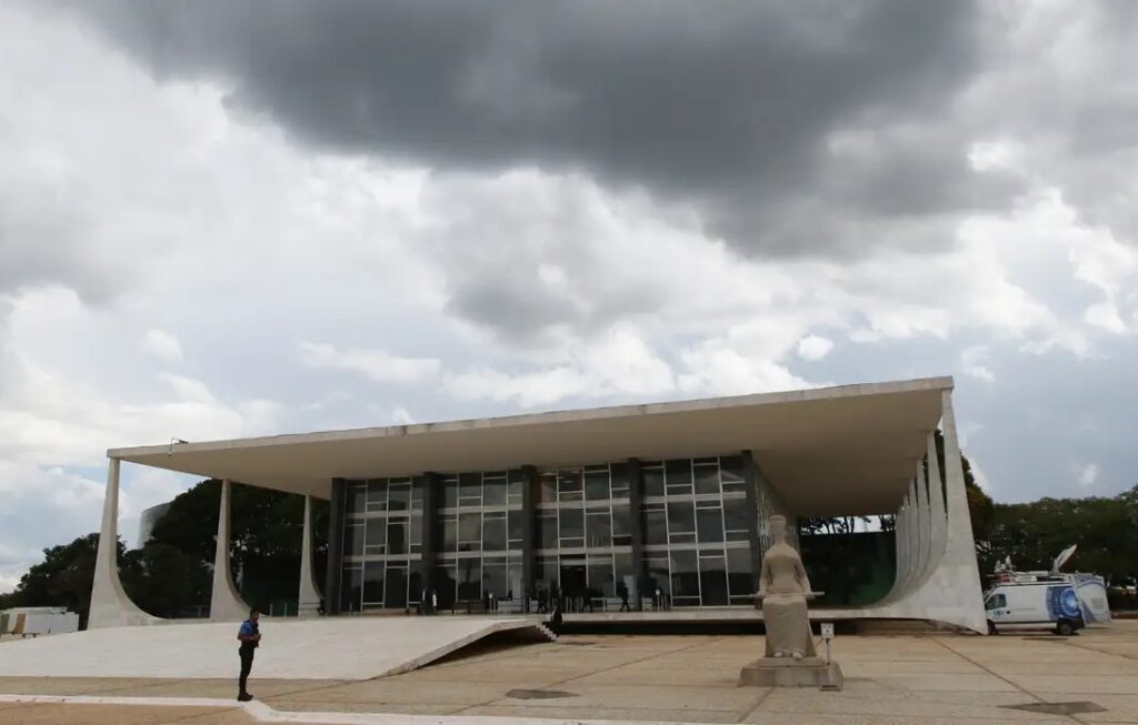 STF adia para 25 de março julgamento sobre suspensão de penduricalhos