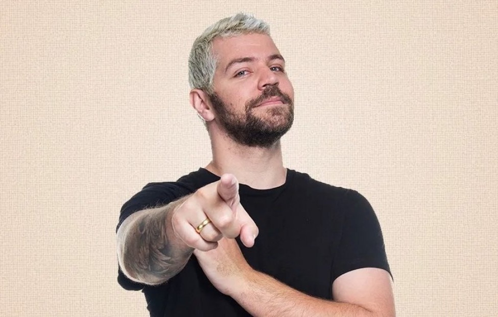 Comediante Victor Sarro traz a turnê “O Rei da 5º Série” para Goiânia em maio