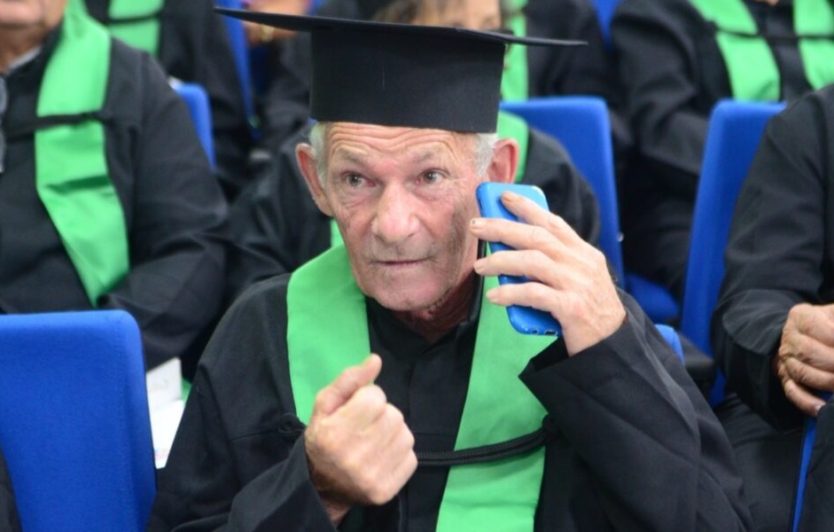 Goiás Social forma 457 idosos em programa de inclusão digital em Goiânia