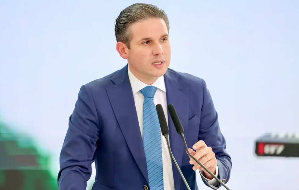 Fim da Escala 6×1 pode ser votado em maio, diz presidente da Câmara