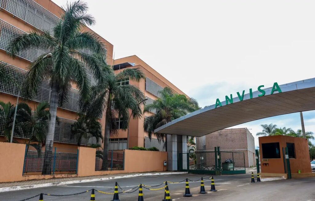 Anvisa proíbe venda de leite condensado e dois suplementos